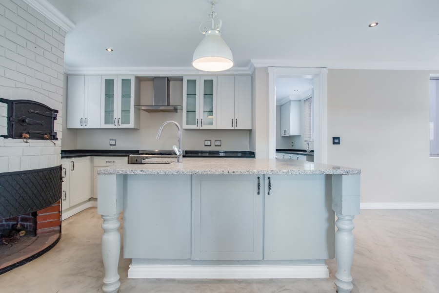 To Let 4 Bedroom Property for Rent in Val De Vie Estate Western Cape